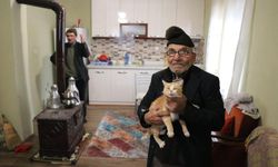 Yanan evinin önünde kedisine sarıldığı fotoğrafla tanınan Ali Meşe hayatını kaybetti