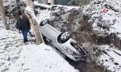 Hakimiyetini kaybeden otomobil dereye uçtu! Yaralılar var...