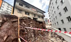 Kontrolsüz kazı binayı çökme noktasına getirdi! 2 katlı bina tahliye edildi