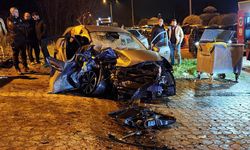 Bursa’da iki araç kafa kafaya çarpıştı: 3 ağır yaralı