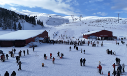 Çambaşı Kayak Merkezi'nde yarıyıl tatili yoğunluğu sürüyor