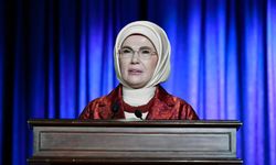 Emine Erdoğan’dan Palet Türk Müziği İlkokuluna ziyaret