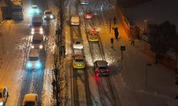 İstanbul'da kar yağışının da etkisiyle trafik yoğunluğu yüzde 81'e çıktı
