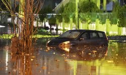 İzmir'de yollar göle döndü