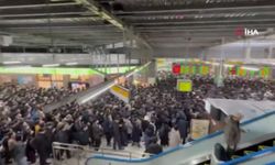 Tokyo'da elektrik kesintisi ulaşımı felç etti! Binlerce yolcu mahsur kaldı