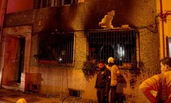 Kadıköy'de 4 katlı binada yangın: 1'i ağır 8 yaralı