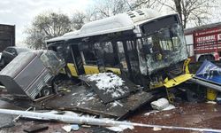 Kontrolden çıkan İETT otobüsü otoparka daldı