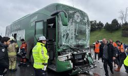 Konyaspor takım otobüsü tırla çarpıştı..