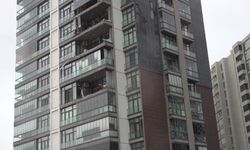 Fırtınada bu da oldu! Lüks sitenin cam balkonları lodosla beraber uçtu...