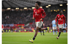 Manchester derbisinde kazanan Kırmızılar oldu