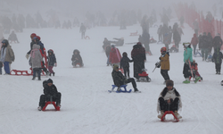 Palandöken Kayak Merkezi'nde hafta sonu yoğunluğu yaşanıyor