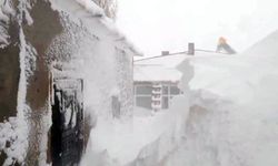 Sivas’ta kar ve tipi hayatı durdurdu! Kar kalınlığı 3 metreye ulaştı