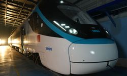 Türkiye'nin ürettiği en hızlı tren raylara iniyor! Bakan Uraloğlu tarih verdi...