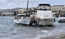 Bodrum deniz coştu, tekneler kıyıya sürüklendi