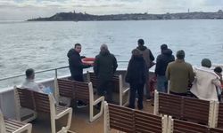 İstanbul'da bir kişi vapurdan denize atladı! Vatandaşlar seferber oldu