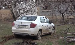 Polisin "dur" ihtarına uymayan şüpheliler aracı bırakıp kaçtı