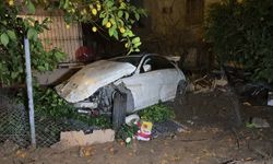 Adana'da şarampole devrilen otomobilin sürücüsü öldü, annesi yaralandı