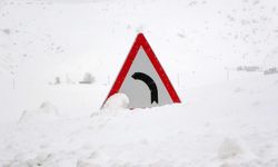 Kar yağışı Bitlis’te etkisini artırdı! 100 köy yolu ulaşıma kapandı