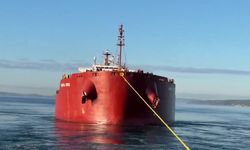 Çanakkale Boğazı'nda arızalanan gemi güvenli bölgeye demirletildi