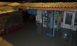 Çanakkale'yi sağanak vurdu! İş yerleri sular altında kaldı...