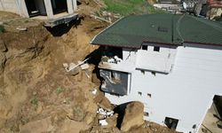 Denizli’de inşaat kazısı faciaya yol açıyordu! Dev kaya parçası binaya çarptı