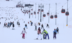 Erciyes'te pistler hafta sonu kayakseverlerle doldu