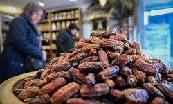 Ramazan ayının gözdesi hurma tezgahlarda! 150 liraya da var, 950 liraya da...
