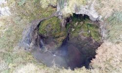 İçerisinde şelale akan Dağlı Kuylucu Mağarası görenleri büyülüyor