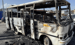 İzmir'de yanan midibüsteki 16 yaşındaki çocuk öldü