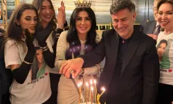 İzzet Yıldızhan eşine doğum günü sürprizi yaptı