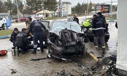 Kontrolden çıkan otomobil LPG istasyonuna daldı! Yaralılar var...