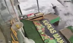 Küçük çocuk kar kütlesinin altında kalmaktan son anda kurtuldu