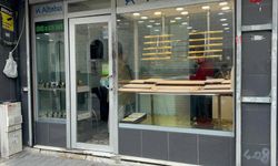 Soymaya çalıştıkları kuyumcuyu vurdular
