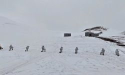Mehmetçik'in kış tatbikatı nefesleri kesti