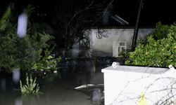 Muğla Seydikemer’de su baskını nedeniyle bazı evler tahliye edildi