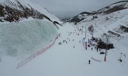 Palandöken’de otel ve pistler kayakseverlerle doldu
