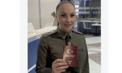 Türk pasaportundaki hologramlar Belaruslu polisi hayran bıraktı