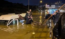 Sele kapılan minibüste can pazarı! 20 kişi ölümden döndü...