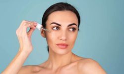 Zamanın İzlerini Silen Modern Dokunuş: Sıvı Yüz Germe İstanbul