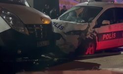 Sultanbeyli'de polis aracıyla otomobil çarpıştı: İkisi polis, 3 kişi yaralandı