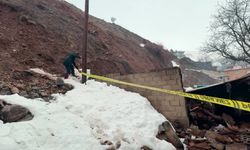 Van'da toprak kayması sonucu ev çöktü: Enkazda kalan 2 kişi yaralandı