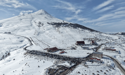 Yıldız Dağı hafta sonu kayakseverlerle doldu