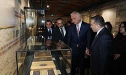 İki İznik çinisi yıllar sonra yeniden Türkiye’de! 57 paha biçilmez eser aynı sergide buluştu