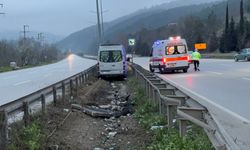 Tur minibüsü kaza yaptı: 4 yaralı