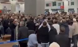 Havalimanında kavga çıktı: Umreye gidecek yolcular birbirine girdi