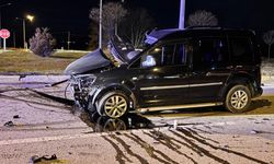 Afyonkarahisar'da tır ile hafif ticari araç çarpıştı: 1 ölü, 1 yaralı