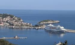 "Astoria Grande" kruvaziyeri 942 yolcusuyla Amasra'ya geldi