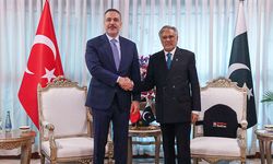Bakan Fidan, İslamabad'da Pakistanlı mevkidaşı Dar ile görüştü
