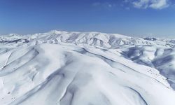 Nevruz'da kış geri döndü: 2 metre kar yağdı