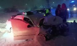 Bitlis'te iki otomobilin çarpıştığı kazada 7 kişi yaralandı